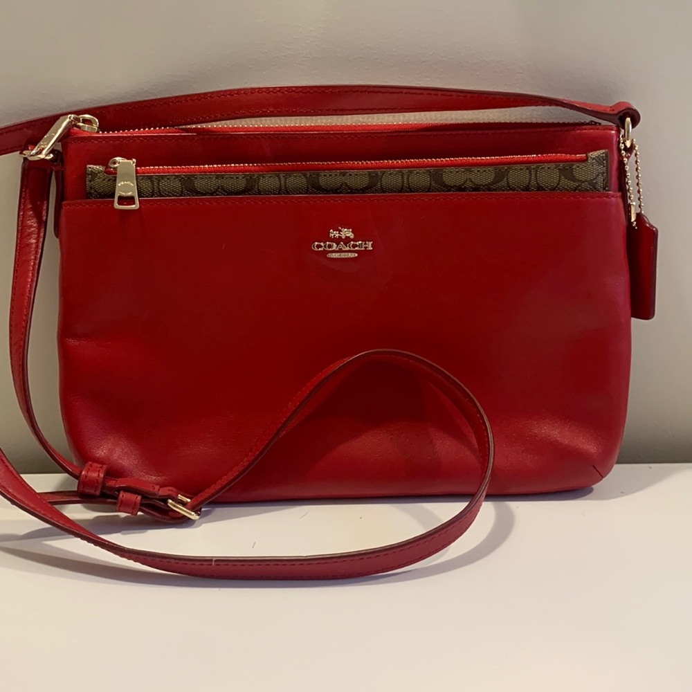 NWOT COACH red hand bag